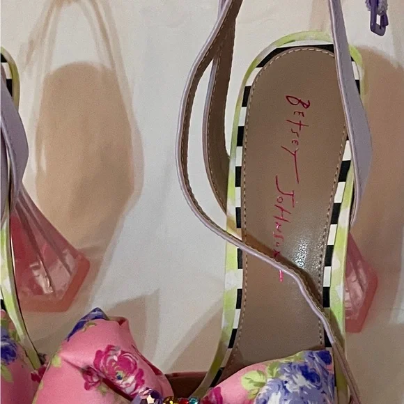 Betsey Johnson Floral Bow Heels - Picture 8 of 8